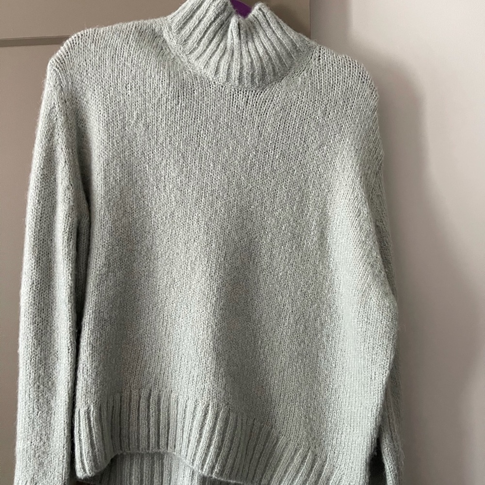 Women’s turtle neck sweater
